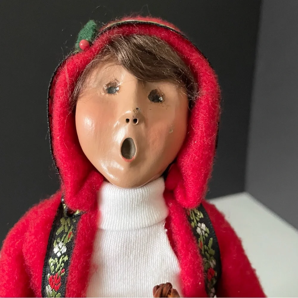 Traditional Shopper Woman with Basket - Caroler by Byers' Choice